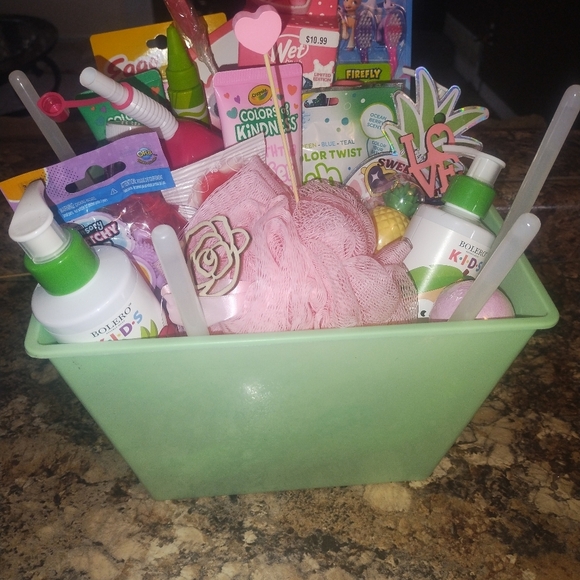 Crayola Bolero Kids  Custom Gift Basket Snacks And Fun Bath Items - Picture 4 of 17